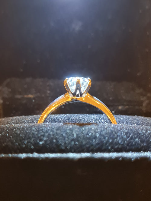 Beautiful 3.00 Carat, Lab Grown Diamond VVS1, Excellent Quality, colour Grade D, Round brilliant shape, cut grade: Ideal Cut, set in a sterling silver ring 925, with IGI certificate.